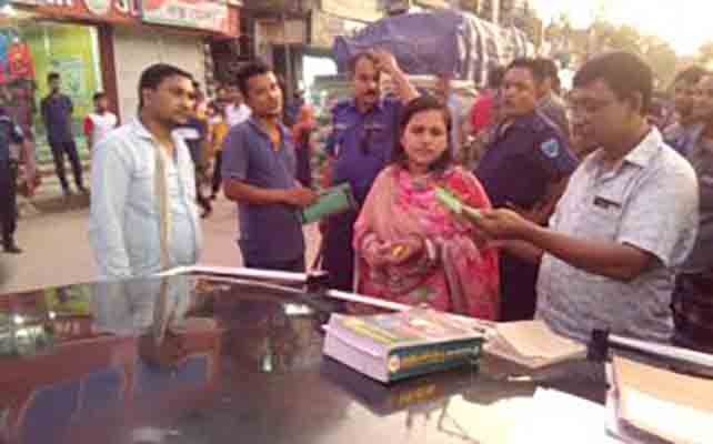 শায়েস্তাগঞ্জে ফুটপাতে দোকান বসানোর অপরাধে ৫ ব্যবসায়ীকে জরিমানা