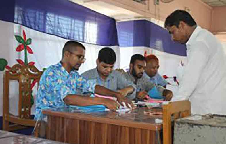 শায়েস্তাগঞ্জে ব্যবসায়ী কল্যাণ সমিতির ভোট গ্রহণ শুরু