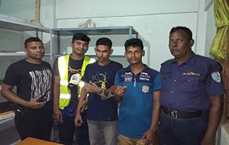 ১০২-পিস-ইয়াবাসহ-মাদক-ব্যবসায়ী-আটক