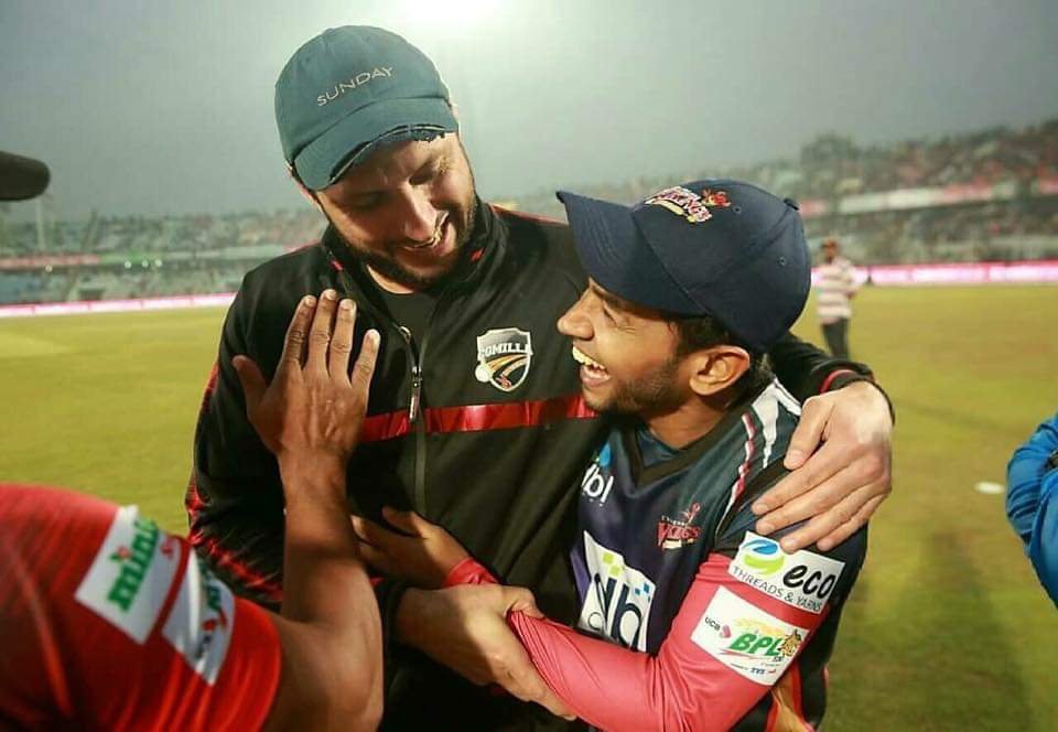 আফ্রিদি চড়া দামে মুশফিকের ব্যাট কিনলেন