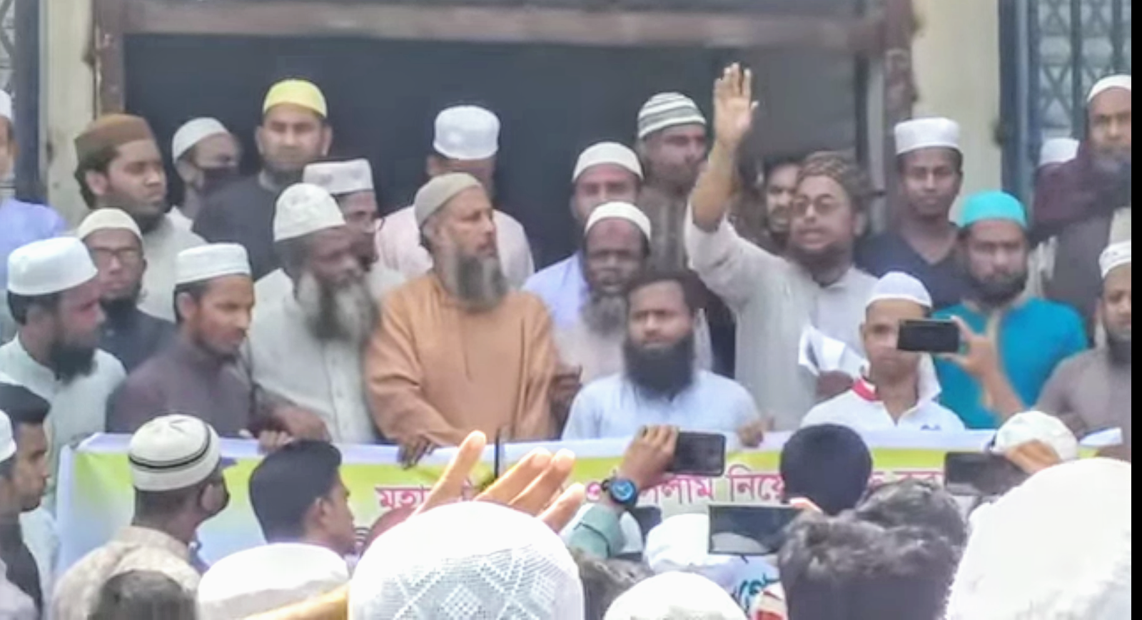 হবিগঞ্জের চুনারুঘাটে রাসুল সাঃ কে কটুক্তিঃ শাস্তির দাবিতে তৌহিদী জনতার বিক্ষোভ