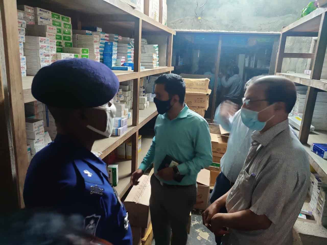 শহরের ফার্মেসিগুলোতে ভ্রাম্যমাণ আদালতের অভিযান শহরের ফার্মেসিগুলোতে ভ্রাম্যমাণ আদালতের অভিযান