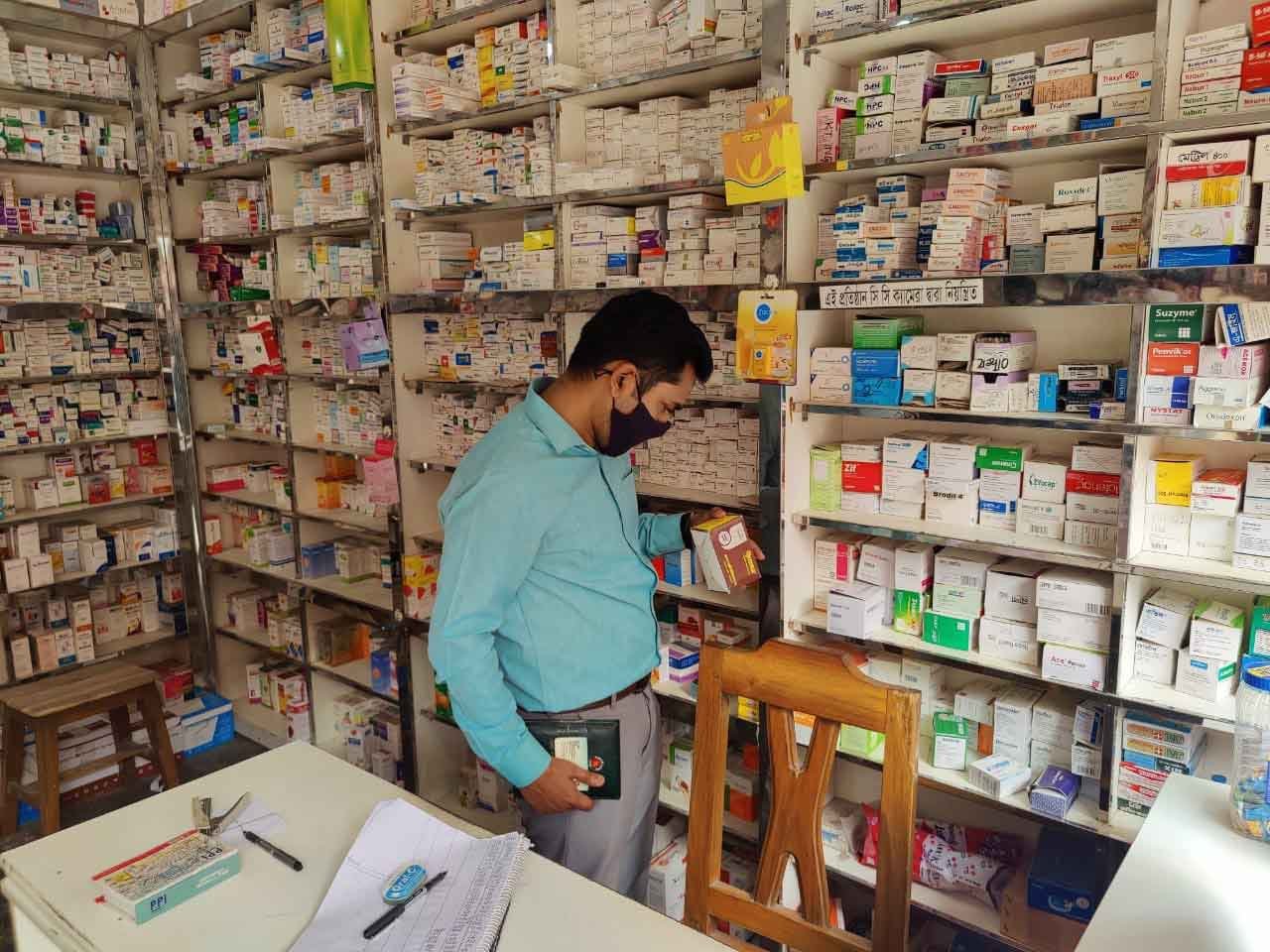 শহরের ফার্মেসিগুলোতে ভ্রাম্যমাণ আদালতের অভিযান শহরের ফার্মেসিগুলোতে ভ্রাম্যমাণ আদালতের অভিযান