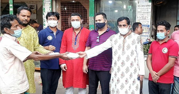 রেড ক্রিসেন্ট হবিগঞ্জ জেলা ইউনিট’র উদ্যোগে তিনশত পরিবারের মাঝে  রান্না করা খাবার ও ইফতার বিতরণ