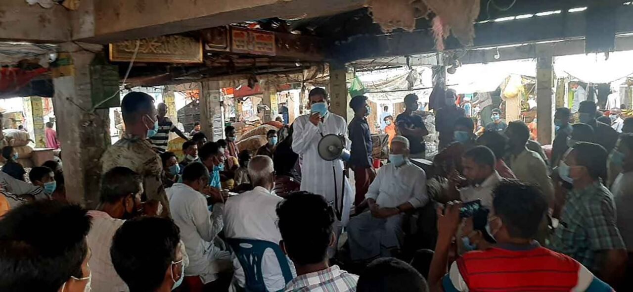 ব্যবসায়ীদের সাথে বৈঠক করেছেন মেয়র আতাউর রহমান সেলিম
