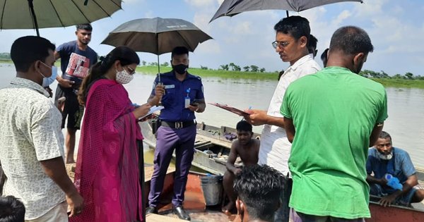 অবৈধভাবে বালু উত্তোলনের দায়ে নবীগঞ্জে ট্রলারসহ আটক ১০