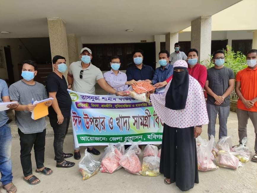 জেলা প্রশাসকের পরামর্শে দরিদ্র বিধবা নারীর মাঝে খাদ্যদ্রব্য ও শাড়ি বিতরণ করেছে তাসনুভা শামীম ফাউন্ডেশন