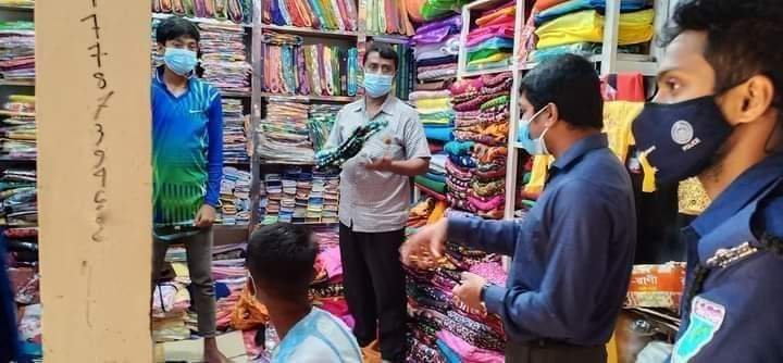 লাখাইয়ে স্বাস্থ্যবিধি অমান্য করায় ৬ কাপড় ব্যবসায়ীকে অর্থদন্ড