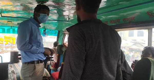 অতিরিক্ত যাত্রী পরিবহণ করায় মাধবপুরে ২টি বাসে জরিমানা