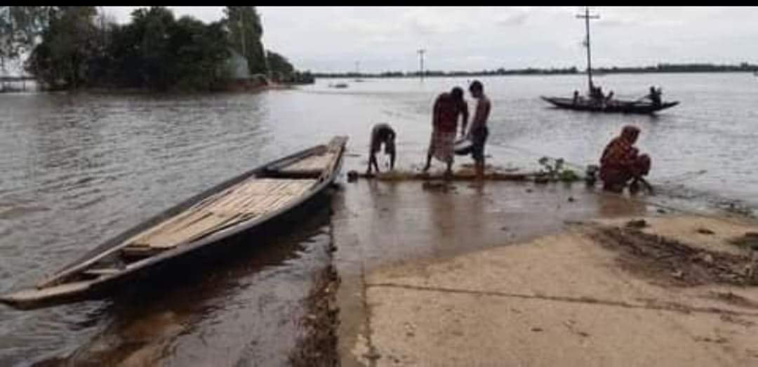 লাখাইয়ে আডোবা সড়ক নির্মার্ণের জোর দাবি এলাকাবাসী