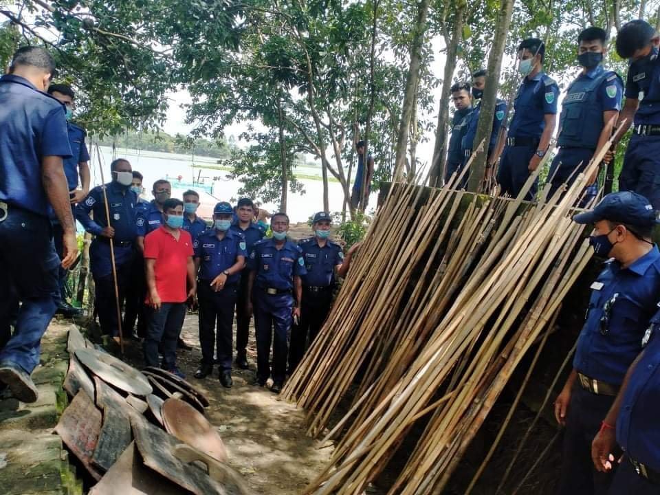 বানিয়াচংয়ে থানা পুলিশের বিশেষ অভিযানে দেশীয় অস্ত্র উদ্ধার