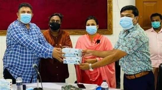 সদর উপজেলা পরিষদ থেকে স্বাস্থ্য সুরক্ষা সামগ্রী প্রদান