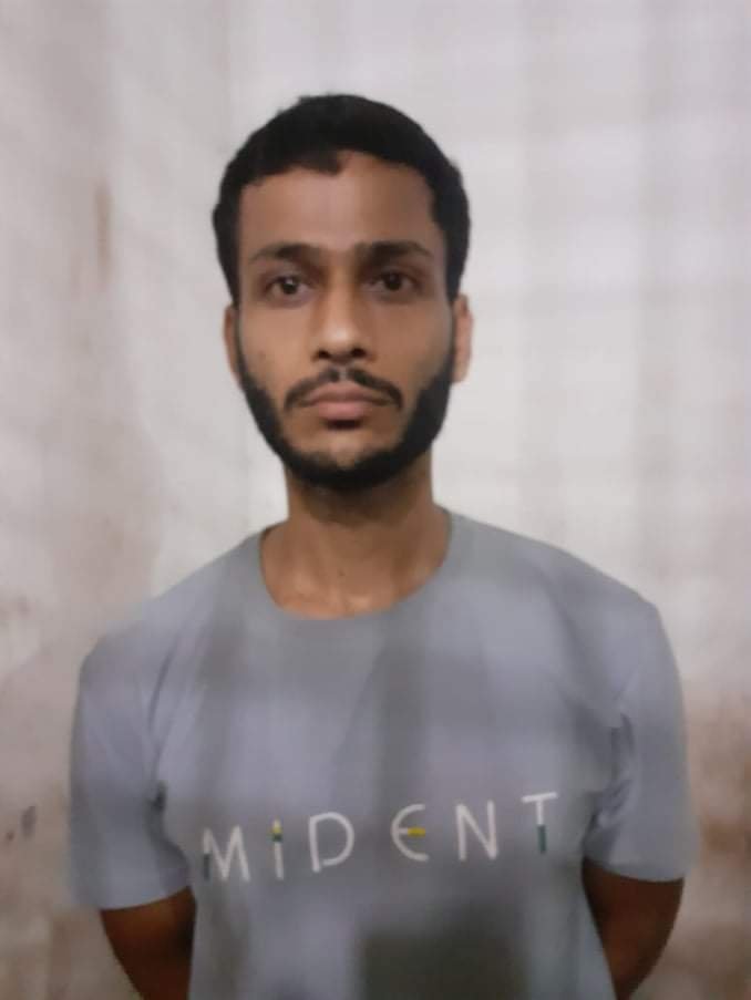 শহরের পোদ্দারবাড়ি থেকে ডিবির হাতে ইয়াবাসহ মাদক ব্যবসায়ী গ্রেফতার