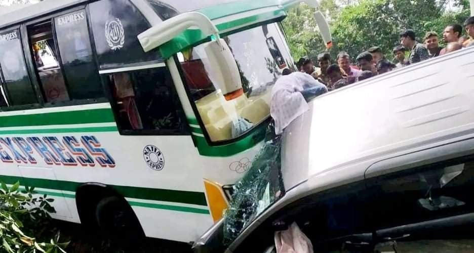 শায়েস্তাগঞ্জে বাস নোহার মুখোমুখি সংঘর্ষ