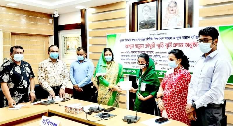 শিক্ষিত ও আদর্শ মানুষ হওয়ার স্বপ্ন দেখা উচিত – জেলা প্রশাসক