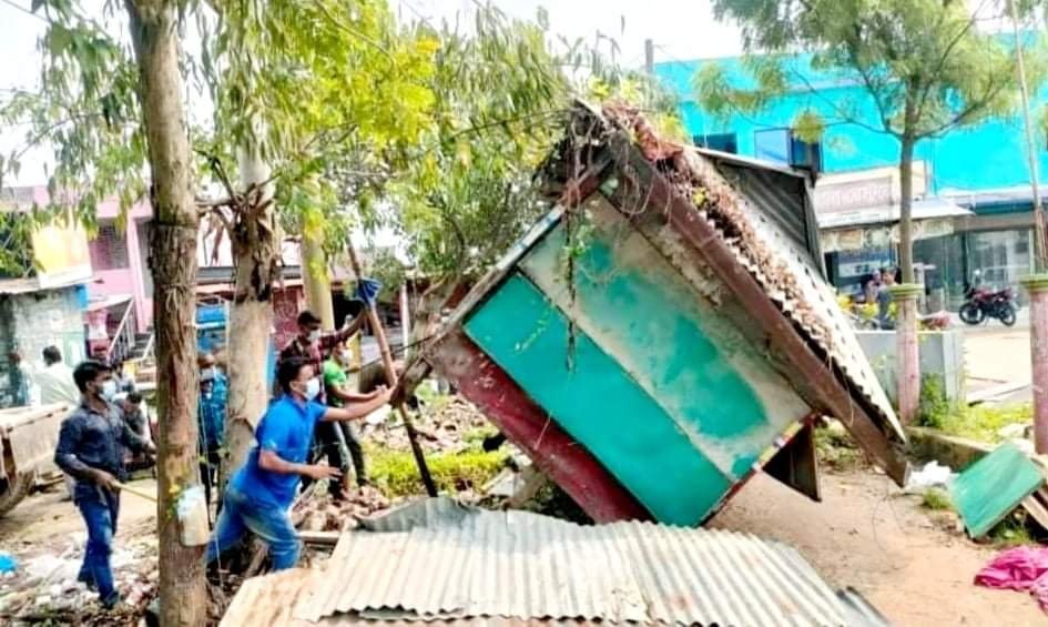 মাধবপুরে মহাসড়কের উপর নির্মিত দোকানপাট উচ্ছেদ
