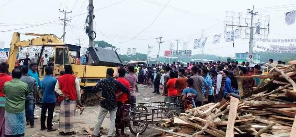 অলিপুরে ভ্রাম্যমাণ আদালতের অভিযানে ৫ শতাধিক অবৈধ দোকানপাট উচ্ছেদ