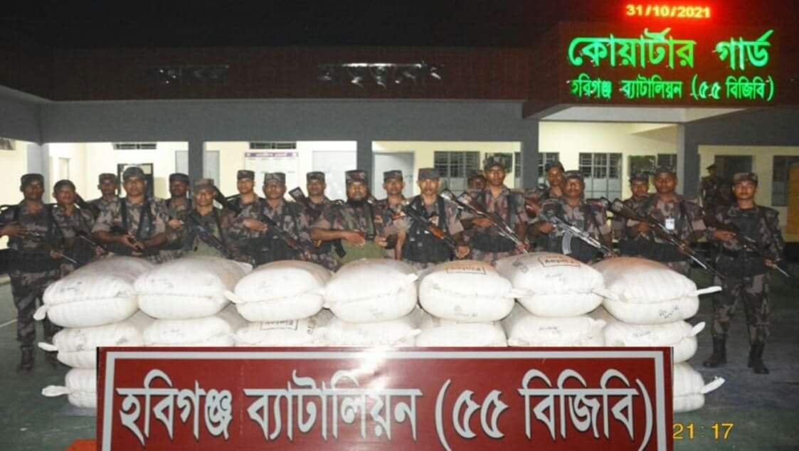 মাধবপুরে বিজিবি বিশেষ অভিযানে বিপুল পরিমাণ ভারতীয় চা-পাতা জব্দ