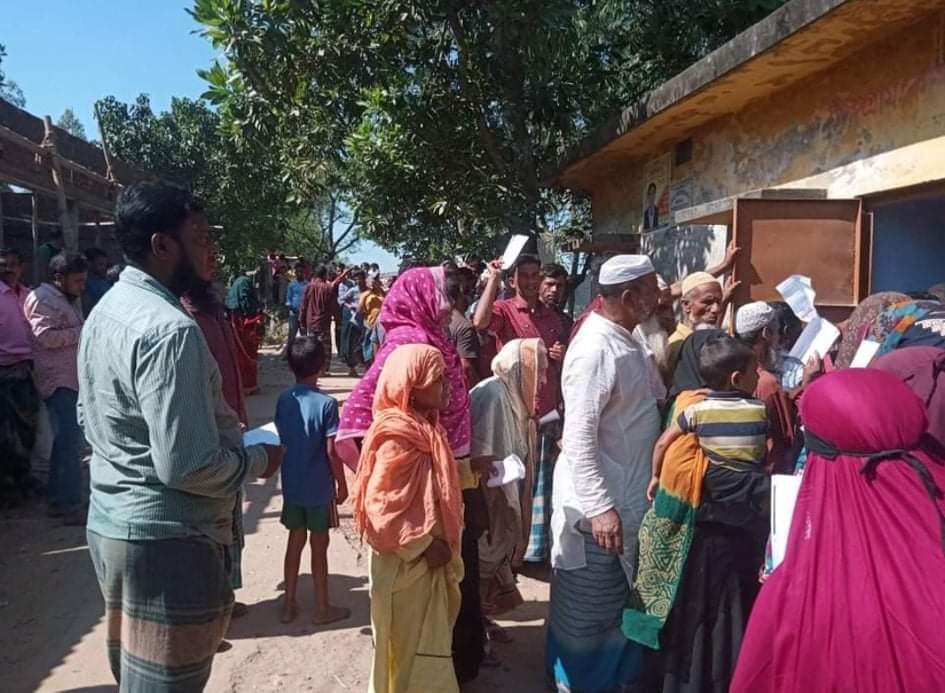 লাখাইয়ে করোনা টিকা গ্রহনে নারী পুরুষের উপছেপড়া ভিড়