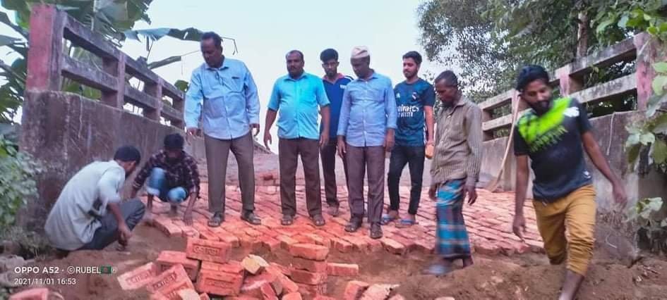 চুনারুঘাটে খোয়াই নদীর ব্রিজ সেচ্চাশ্রমে সংস্কার