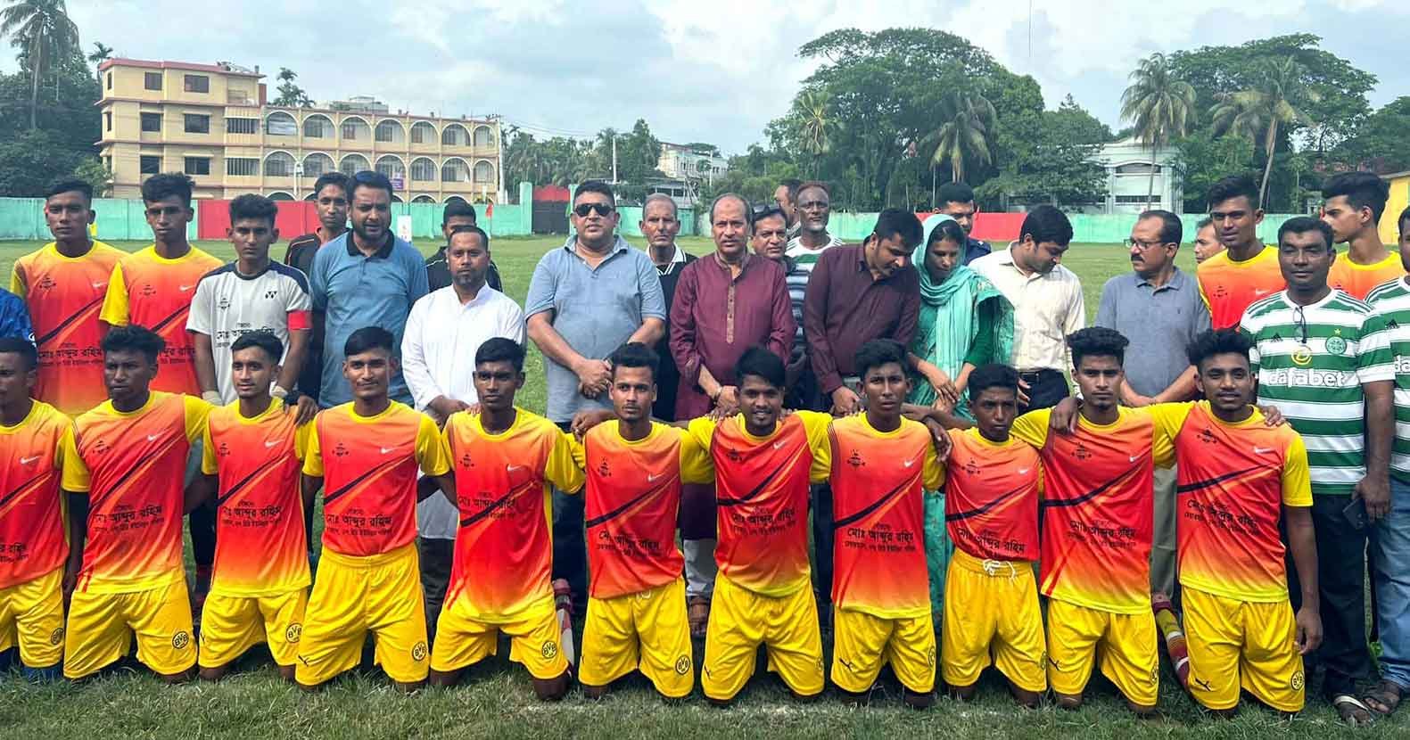 হবিগঞ্জে বঙ্গবন্ধু গোল্ডকাপ ফুটবল টুর্ণামেন্টের উদ্বোধন (3)