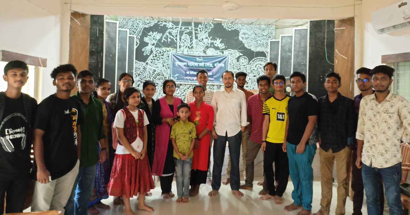 মুক্তাঞ্চলের সাপ্তাহিক সাহিত্য আড্ডা ও বই বিনিময় অনুষ্ঠিত
